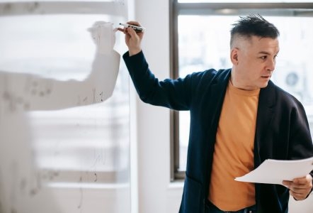 The experience of becoming a teacher in the English further education sector